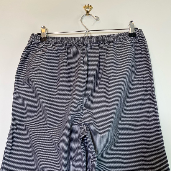 Tulip Pull On Striped Cropped Pants - Picture 6 of 6